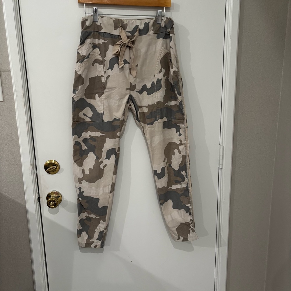 Scandal Made In Italy Women’s Sergeant Camo Cotton Pants Size S-M? Beige